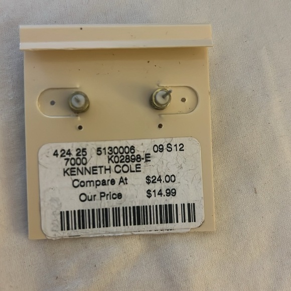 Kenneth Cole Earrings *NWT* - Picture 2 of 2